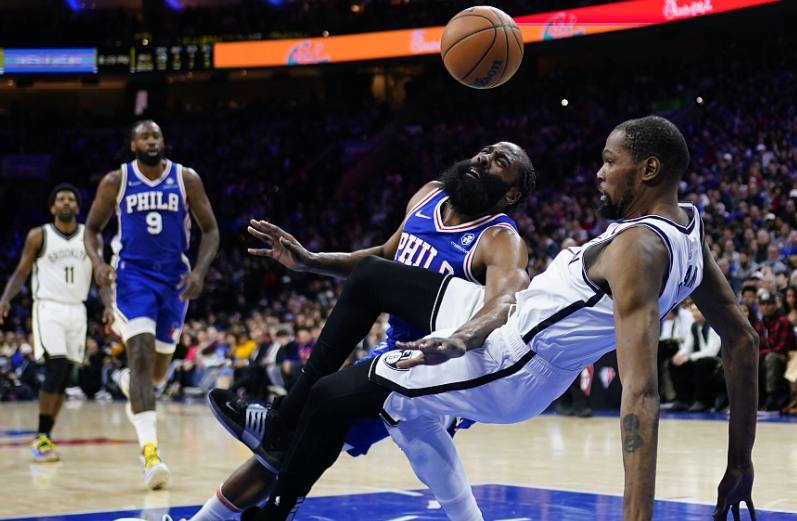  恩比德统治内线76人击退热火保住东部前三