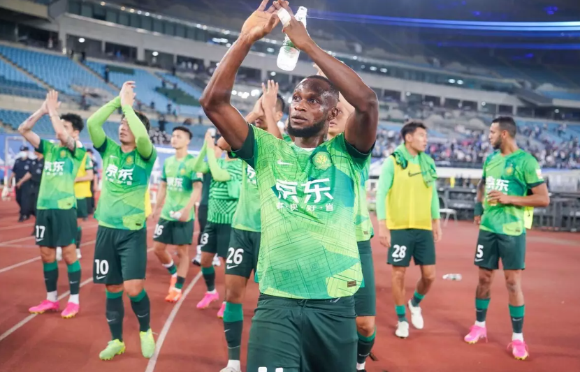  沙尔克04换帅如换刀，新帅首秀率队战平劲旅